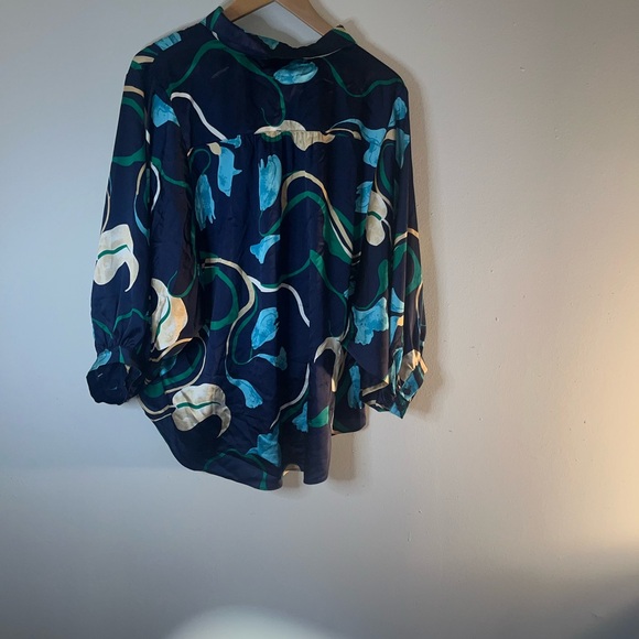 Chico's Size 1 Navy and Teal Floral Blouse - Picture 8 of 10